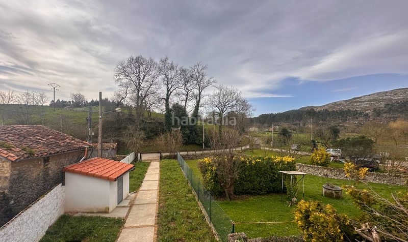 Foto d2cb4559-1168-4b36-9cff-fd19d89ea1d0. Casa aparellada a Alfoz de Lloredo