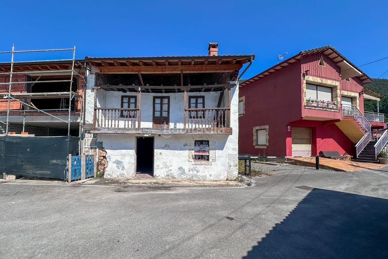 Foto 8b00bb9f-ef7e-4fb8-82ad-f17346c814a3. Casa aparellada a Castañeda