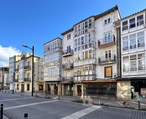 Etagenwohnung  Avenida puente de carlos iii. Piso de 4 dormitorios en el centro de reinosa