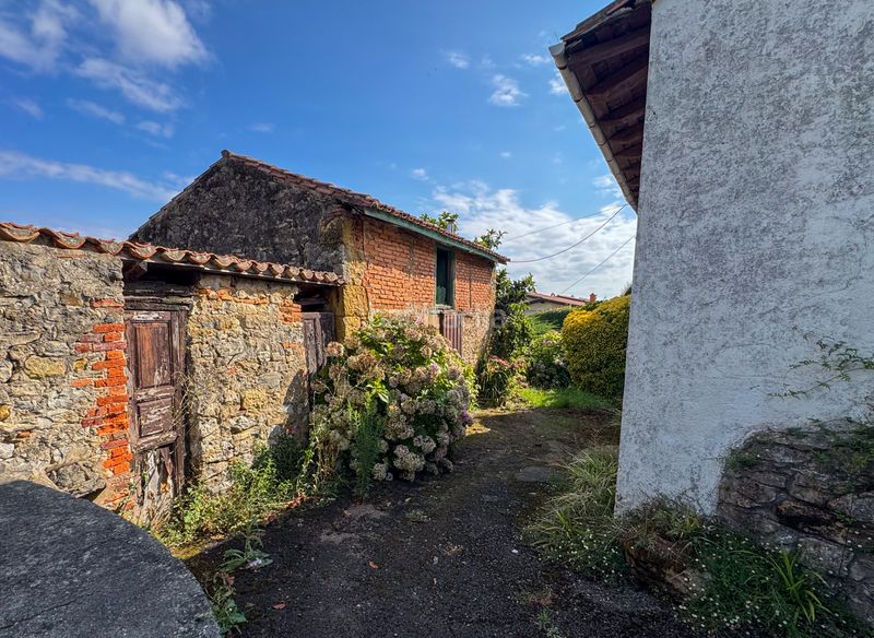 Foto 19f11b48-d451-4e7c-94c0-51327b71dd25. Casa amb calefacció a Alfoz de Lloredo