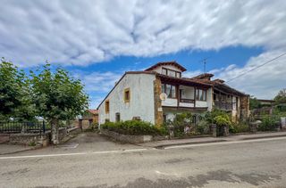 Casa  Barrio cóbreces. Casa pareada con jardín