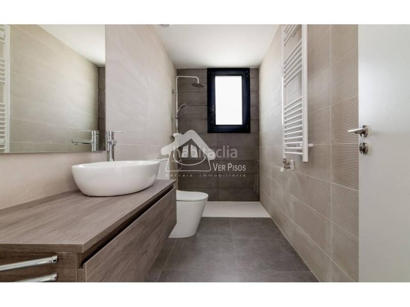 Foto 012c8e13-9003-4aaa-b737-e28f62008b81. Ático atico en venta en centre en Eixample Nord Girona