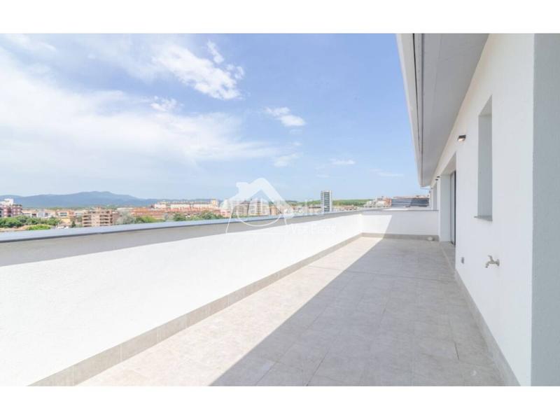 Foto 0aea2548-aca5-43af-8c6f-486882b3c165. Ático atico en venta en centre en Eixample Nord Girona