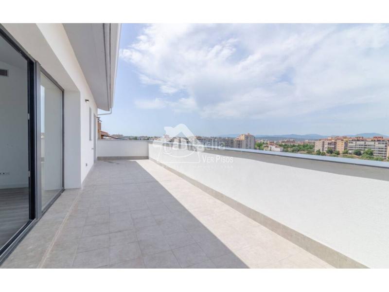Foto bde2ffc7-f499-44c2-a222-04d569e9074c. Ático atico en venta en centre en Eixample Nord Girona