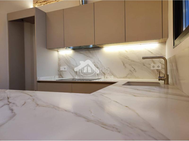 Foto 40f0915b-cad9-41d0-8aee-2885746ec6f0. Piso Casagemes centre en Casagemes Badalona