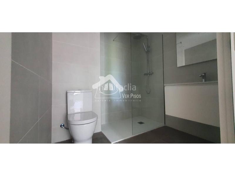 Foto db3bb8b4-a3b1-45c9-8bc0-c9b62755d6c8. Pis amb calefacció aparcament a Poblenou Barcelona