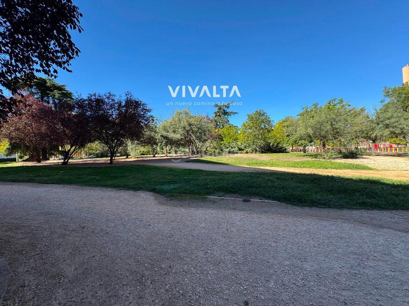 Foto 03b54183-04b9-4512-a12b-e5ba13c58505. Etagenwohnung mit heizung parking in San Fermín Madrid