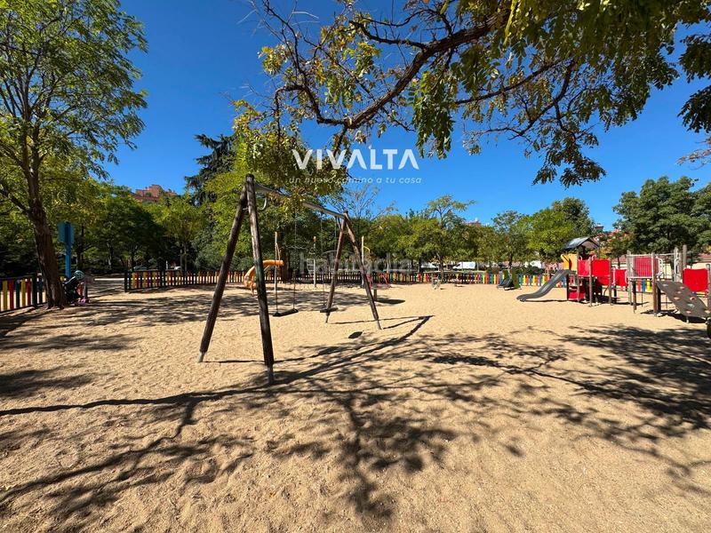 Foto 17b1bfd3-3e2c-4a70-85da-d95f7724a530. Etagenwohnung mit heizung parking in San Fermín Madrid