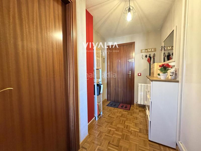 Foto 6cf3fc66-aa24-41a0-bbee-0bd437861b32. Etagenwohnung mit heizung parking in San Fermín Madrid