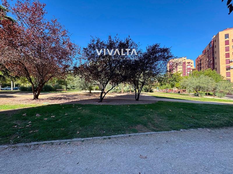 Foto fa6ac926-cac0-413f-a3de-d16b653e43c1. Etagenwohnung mit heizung parking in San Fermín Madrid