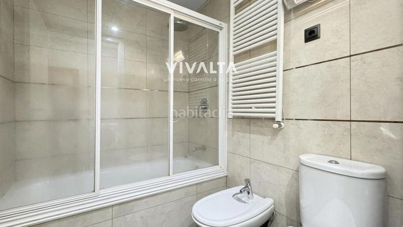 Foto 997041ac-ce01-4c29-8460-0c2d2a5ee309. Pis amb calefacció aparcament piscina a Los Rosales Madrid