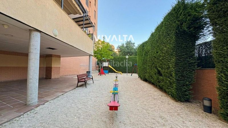 Foto f9c0312c-a8a0-40d8-9f72-5e7cd2c33ebb. Pis amb calefacció aparcament piscina a Los Rosales Madrid