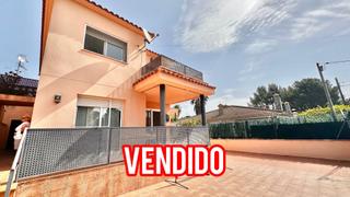 Casa  De los pinos. Venta casa en  club  mont roig
