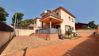 Maison  De los pinos. Venta casa en  club  mont roig