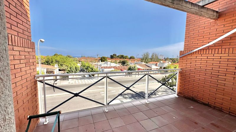 Foto 4205e401-3123-4dae-a5a4-50d3512a1872. Casa adossada amb calefacció aparcament piscina a Cambrils