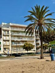 Apartamento en Centre. Piso en venta en primera línea de mar  roses