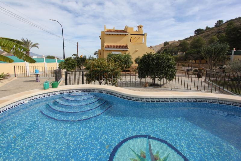 Foto 866e6536-c664-408c-aeca-d2b58eff264a. Xalet a Pueblo Acantilado-Lanuza Campello (el)