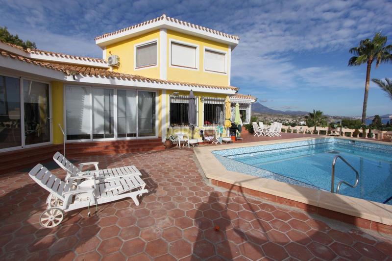 Foto b4a7e266-922c-4015-bb27-2ca970b6a198. Xalet a Pueblo Acantilado-Lanuza Campello (el)