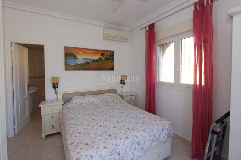 Foto bc7975b0-5d8a-458c-aaf2-9eead3559f9a. Chalet en Pueblo Acantilado-Lanuza Campello (el)