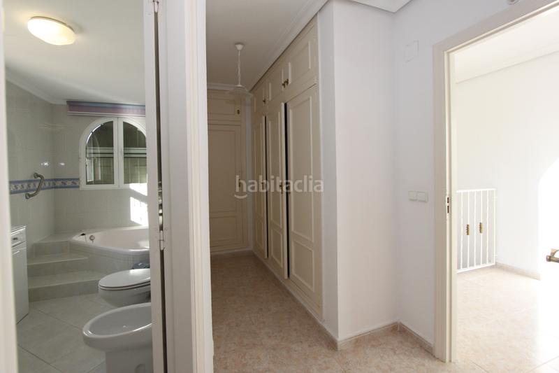 Foto d256b659-1284-4ac1-af0b-8e7ecb1dcbfa. Chalet en Pueblo Acantilado-Lanuza Campello (el)