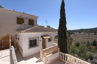 Xalet  Calle sauces, pinares de mecli, tibi, l'alcoià, alacant / alican. Villa en perfecto estado con magníficas vistas sobre el paisaje