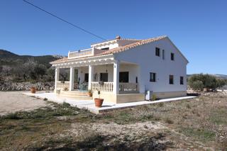 Xalet  Carretera petrer-castalla, castalla, l'alcoià, alacant / alicant. Esta bonita casa de campo se encuentra a sólo 5 minutos del cent