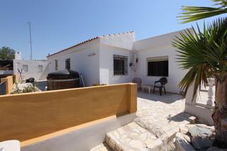 Xalet  Carrer de la cala dels pins / calle de la cala pinos, l'almaina,. Preciosa finca española auténtica con vistas hermosas.