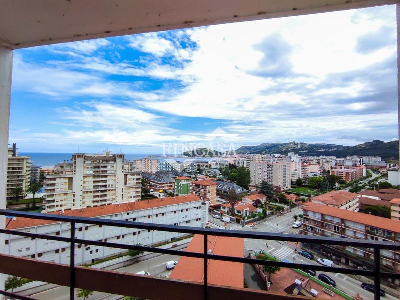 Foto f4921608-1634-438e-8a6c-ff403ea21683. Miete etagenwohnung mit heizung parking in Zona Playa Laredo