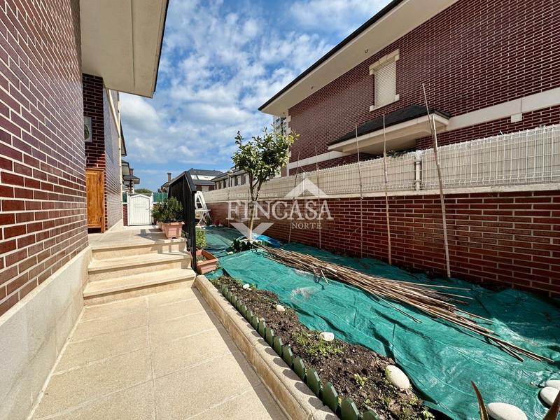 Foto d5222735-724e-4ddf-b41f-8229673549fd. Maison jumelée avec chauffage parking piscine dans El Puntal Laredo
