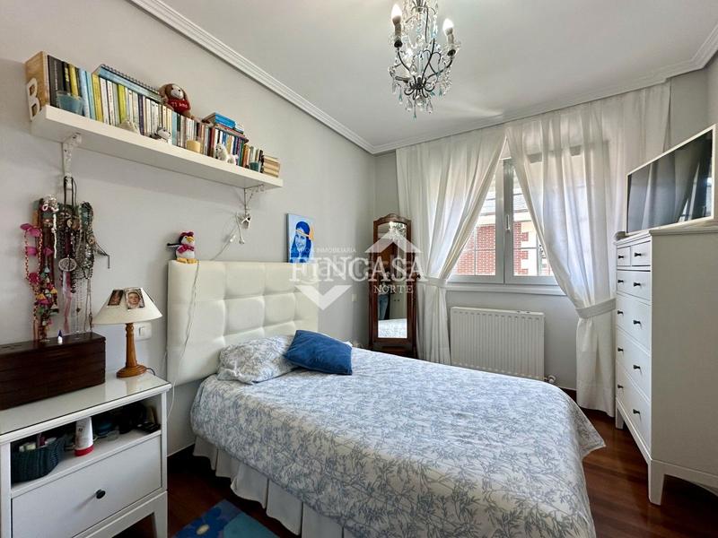 Foto fe970f07-29ce-4634-b993-b325436f3420. Maison jumelée avec chauffage parking piscine dans El Puntal Laredo
