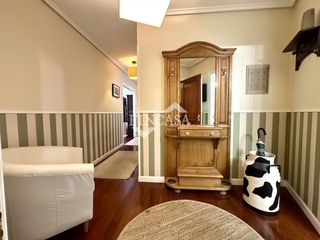 Pis a Colindres. Piso de tres habitaciones y dos baños completos para entrar a vi