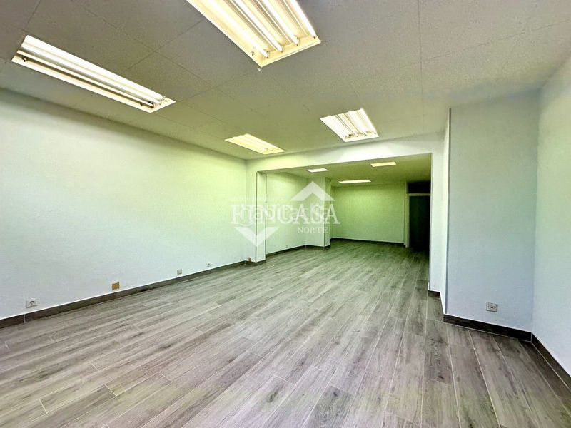 Foto 1eb4ad39-d17c-40ea-9424-01f36aed1044. Lloguer local comercial a Centro Laredo