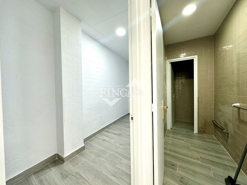 Foto f23e11a1-f97c-4eea-b46e-e6884ff14b05. Lloguer local comercial a Centro Laredo