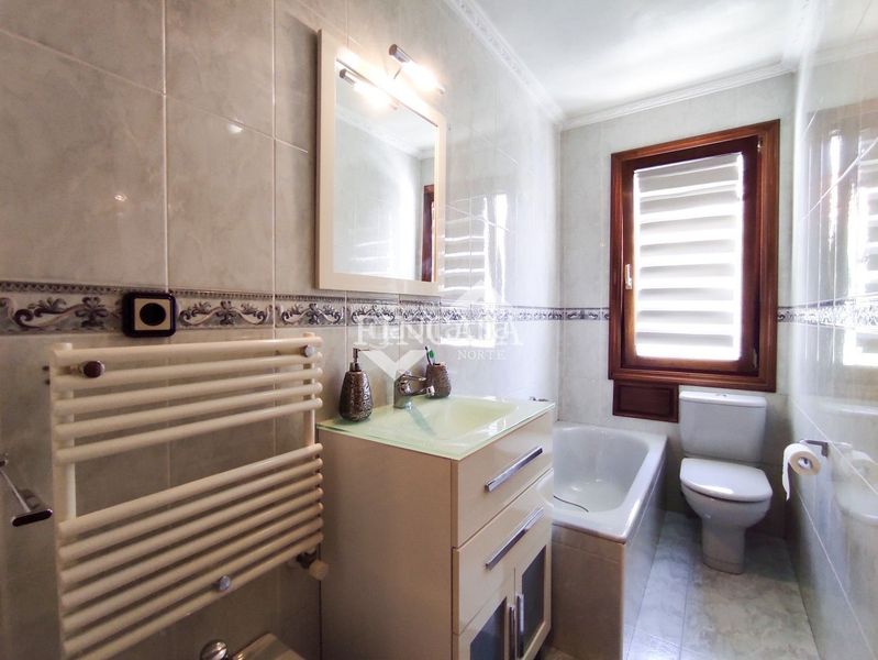 Foto 96c72189-faf9-4fe9-8ccc-81a208a4dfb1. Rent flat with heating parking in Centro Laredo