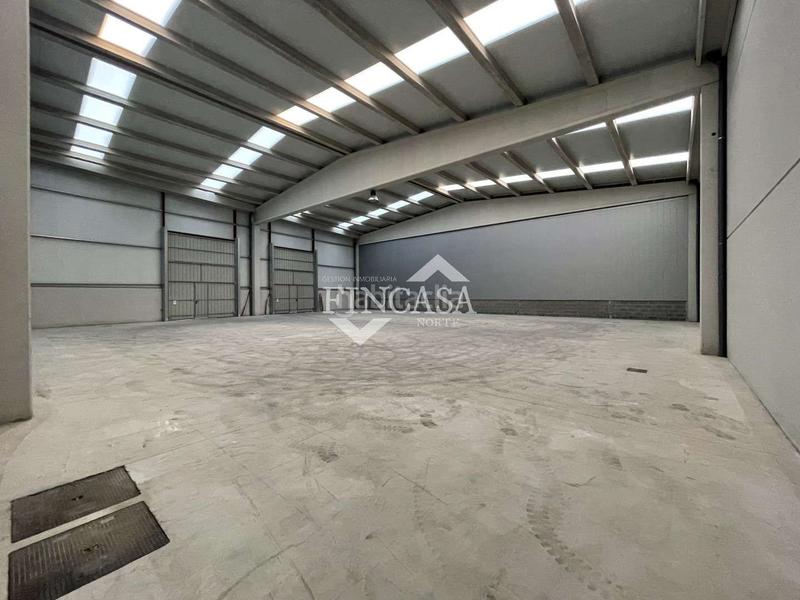 Foto f828a5fb-a862-4237-aa74-c2e0c063939c. Location bâtiment à usage industriel dans Bárcena de Cicero