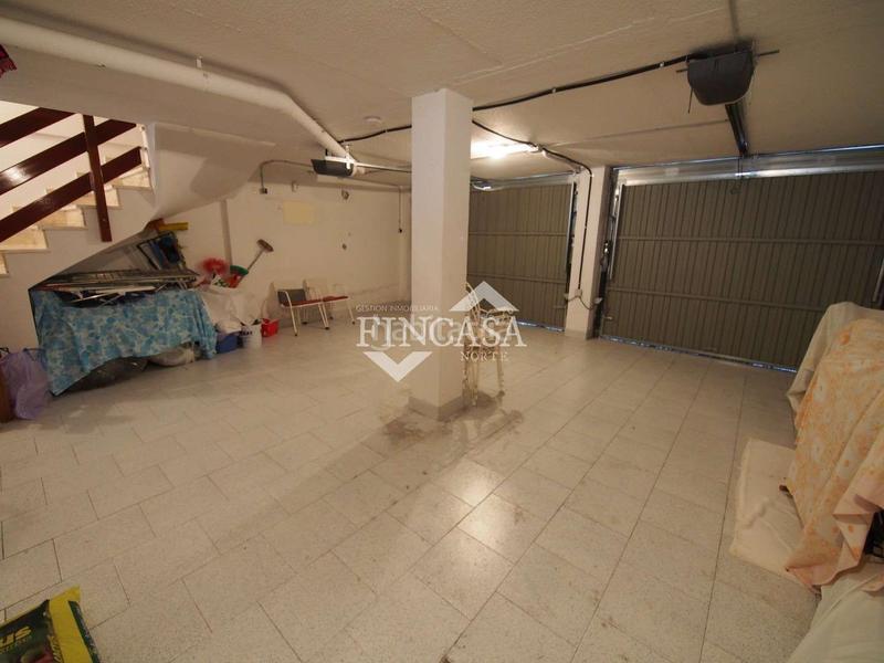 Foto 18368f44-d686-4708-84d4-6f1d5be696d9. Casa bifamiliare con camino riscaldamento parcheggio piscina in Laredo