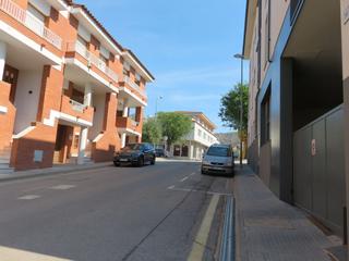 Aparcament cotxe  Carrer víctor català. Parking en torroella de montgrí