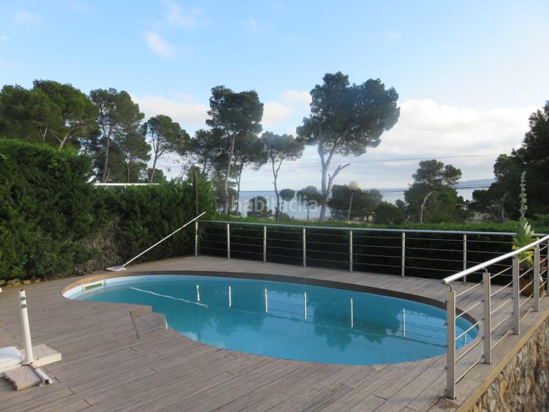 Foto b06db2e5-58a3-42f8-b194-a0eebb3e7780. Casa aparellada a carrer pirineus 94 a l´Estartit poble Estartit