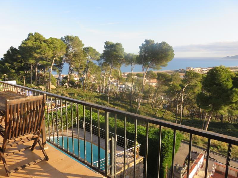 Foto c4271f09-ed86-4df7-a073-2a3c6319fc27. Casa aparellada a carrer pirineus 94 a l´Estartit poble Estartit