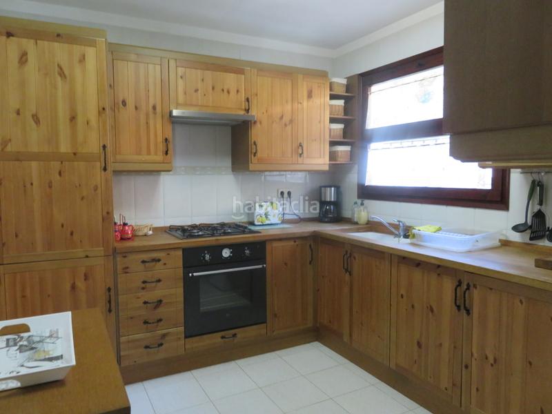 Foto cf990397-7eb7-49fd-baee-c57d8da50d11. Casa aparellada a carrer pirineus 94 a l´Estartit poble Estartit