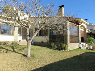 Casa adossada a Torre Vella - Torre Gran - Les Dunes. Casa con mucho potencial situada en torre gran; en planta baja