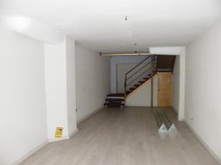 Local commercial  Calle de josé maría pereda. Local comercial en torrelavega