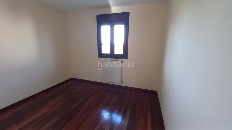 Foto 0e3ef04c-a67d-4946-ac5b-39e8ba1d5cae. Casa adosada adosado en esquina en Reocín
