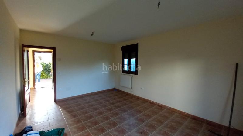 Foto 1094bf1a-39e0-4ee3-a375-d315bb39bd3e. Casa adosada adosado en esquina en Reocín
