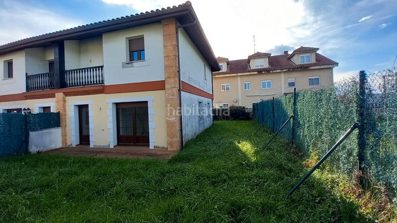 Foto aa58816b-8592-4c35-9ce2-9a3d2d653232. Casa adosada adosado en esquina en Reocín