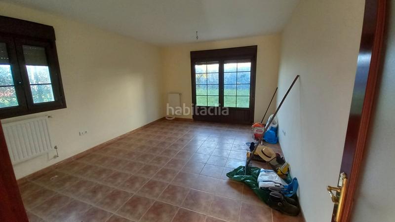 Foto b7c18175-43af-4b38-b9ea-fd86aa5b8603. Casa adosada adosado en esquina en Reocín