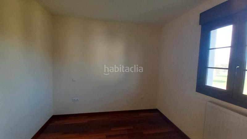 Foto cdb47d93-64cf-46ec-8497-c8164d45e236. Casa adosada adosado en esquina en Reocín