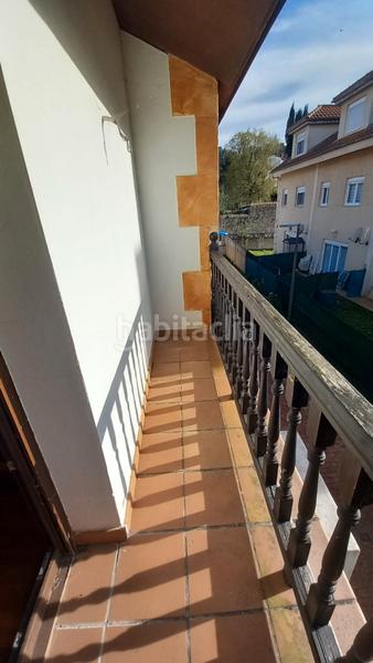 Foto e9d2d2db-26f7-4e04-acf9-b413935b5ed9. Casa adosada adosado en esquina en Reocín