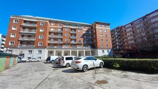Pis  Plaza de luis hauzeur. Gran piso en urbanización privada