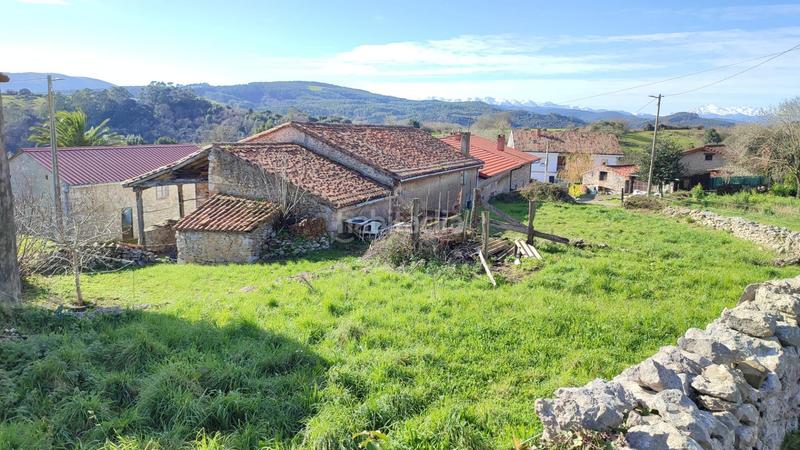 Foto 30db4062-0adb-4f2e-8604-75e1f58eb73e. Casa  con terreno en en Santillana del Mar